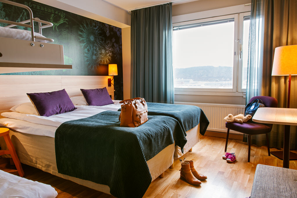 Urheberrecht: Jimmy Eriksson AB, Kocksgatan 17K, 116 24 Stockholm, +46 703 73 44 29, info@jimmyeriksson.se Scandic Backadal, family room